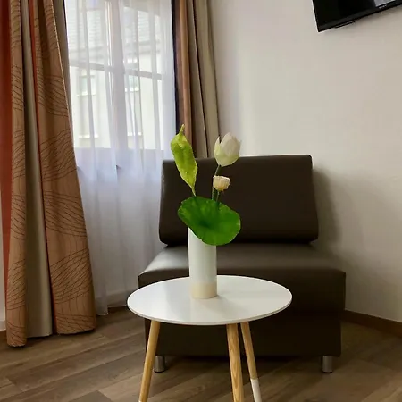 A Lotus Bed & Breakfast Boeblingen